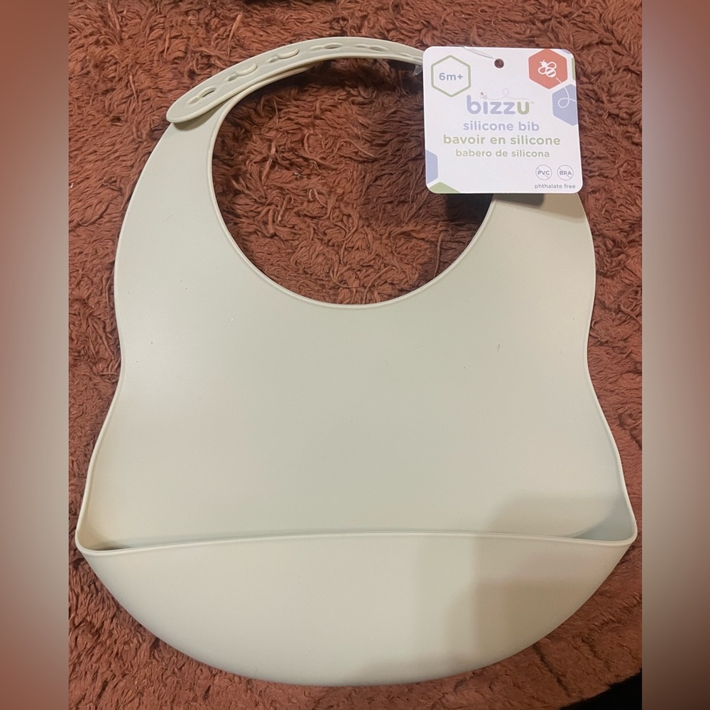 New Bizzu Mint Green Silicone Bib